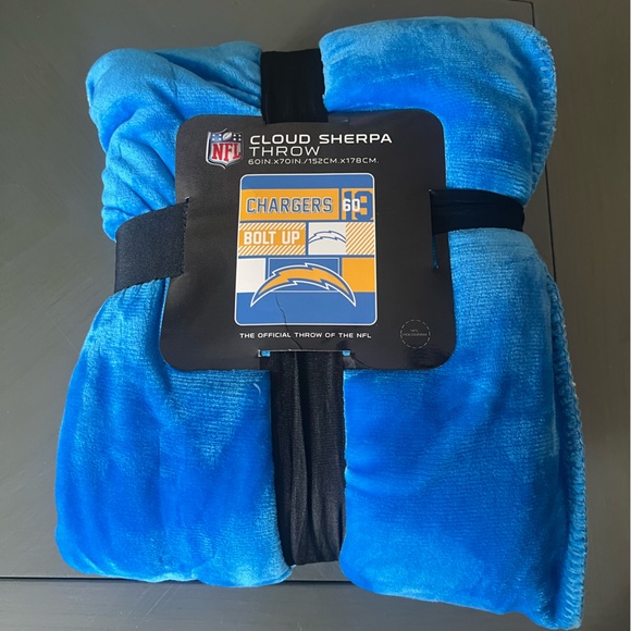 Chargers Sherpa throw blanket NWT - Picture 1 of 5